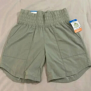 NWT Women’s Columbia Omni-shield active fit shorts 7” ins size S
